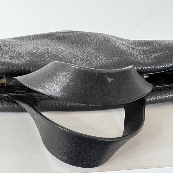 Marc by Marc Jacobs - Men's Briefcase in Grained/Pebbled Italian Leather + Charm - Picture 10 of 16